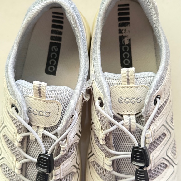 Women's Ecco Slip On Sneakers, Size 10 - Picture 6 of 9